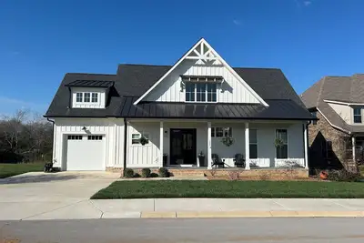 Image de Gorgeous new 4bdrm Home on Tim's Ford Lake with screened in porches