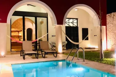 Image de Luxury Home & Pool, 5 Min from Downtown