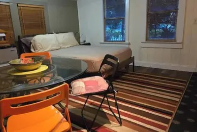 Image de independent home near downtown