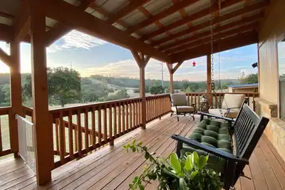 Image de A cozy & charming, German-style home in the heart of the Texas Hill Country