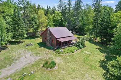 Image de Vintage Log Cabin in the Heart of the Adirondacks