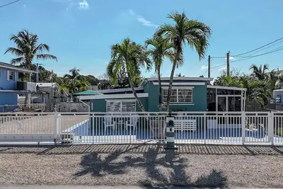 Image de Beautiful vacation home in cayo largo, a paradise surrounded by manatees and beach.