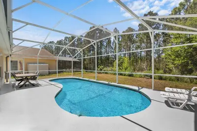 3-bedroom villa in fantastic Clermont that backs on to a Conservation Area