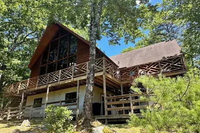 Image de 4-bedroom cabin Hot Tub, WiFi, Ac, Hiking, Deep Gap Nc