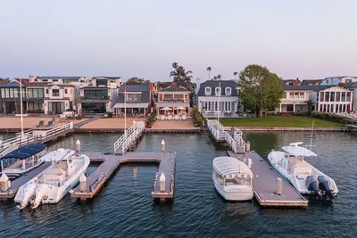 Image de Charming 4-bedroom house with Dockage in enjoyable Newport Beach
