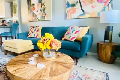 Image de Walk to SoHo • Upscale Townhome • Quiet & Private