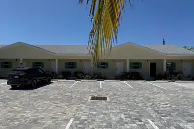 Image de One bedroom apartment with WiFi, Ac in awesome West Bay