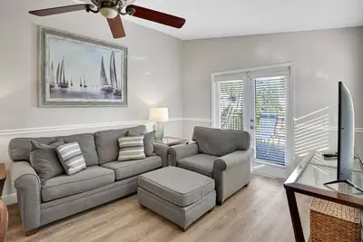 Image de Holmes Beach Retreat: Spacious Beachside Haven with modern amenities