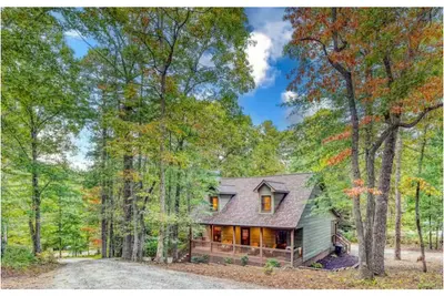 Image de Family Fun Cabin - Hot Tub - Fire Pit - Games - Sleeps 9 - Ellijay, Ga