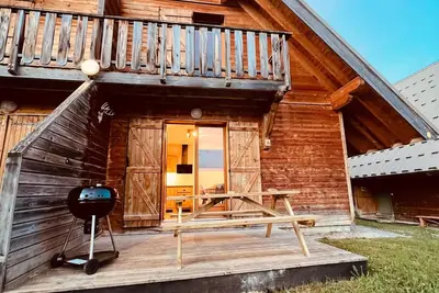 Image de Chalet chaleureux 6/9 personnes proche des pistes, sauna, piscine et cheminée.