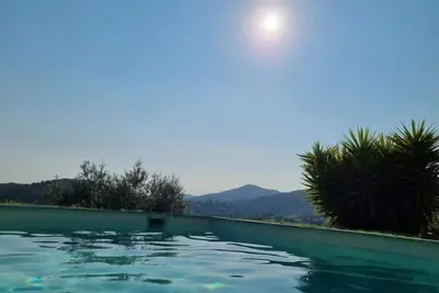 Image de Villa avec vue panoramique et ses 3 suites et piscine.