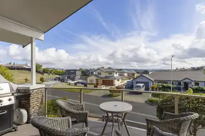 Image de Villa at the Lake - Elegant 3br Retreat Steps from Lake Taupō