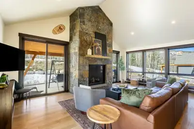 Highland Haven - Backs to National Forest