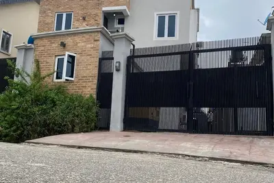 Image de Charming 3-bedroom duplex in welcoming on wempco road Ikeja lagos with WiFi, Ac