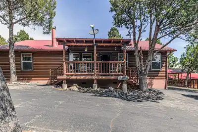 Image de Doc's Place: Cozy Pet Friendly Cabin!