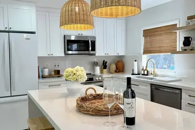 Image de Sunset Cottage with Dockage!