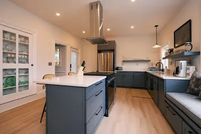 Image de Newly renovated Historic Village Home