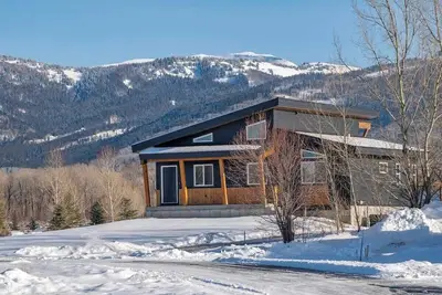 Image de Targhee Terrace: modern mountain escape w/ views