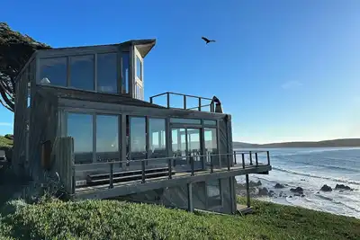Image de Dillon Beach Nirvana 3 Br House with panoramic ocean views and hot tub