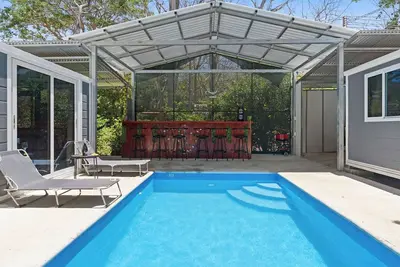 The Monkey Houses - Sleeps 16 - Pool -5 min walk to Beach