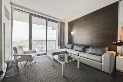 Image de Svs: Sunset View Studio | Open Balcony | Pool & Gym | Palms Place