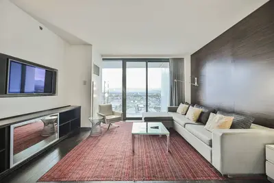 Image de Svs: High Floor Strip View Studio | Open Balcony | Palms Place