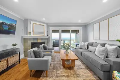 Image de Lakefront Tahoe Vista Condo| 2 bed 2. 5 bath| Sleeps 6