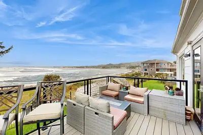 Image de Luxury water-front home w/ amazing ocean views - just steps to the beach