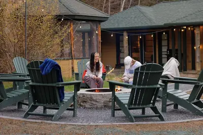 Image de Sleeps 16+Hottub+Sauna+Pet Friendly+7 Min to Skiing