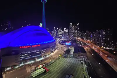 Image de Luxury 3 Bed Waterfront Condo | Iconic Views in the Heart of Downtown Toronto