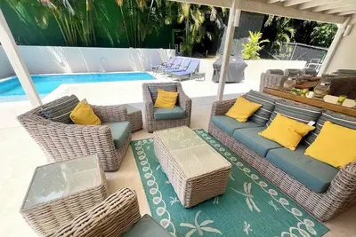 Image de Enjoy the perfect getaway in this spacious, comfortable 4-bedroom villa with private pool