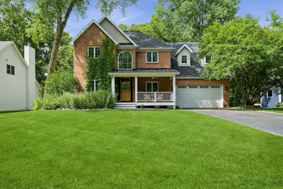 Image de Luxury 5br Home Near Geneva Lake | Walk to Beach, Dining & Downtown | Fire Pit & Chef’s Kitchen