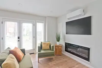 Image de Dc Garden House - Bright & Modern 4-Person Unit near Metro