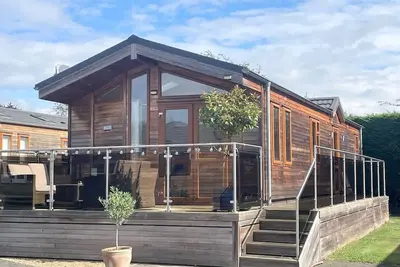 Image de 2 Bed Log Cabin w/ River Views perfect for Retreat