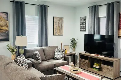 Image de Spur of the Moment Suite. Charming 2-bedroom apartment in Soldotna with WiFi