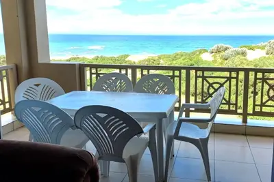 Image de milkwood beachfront! Family-sized apartment fully equipped kitchen  & balcony.