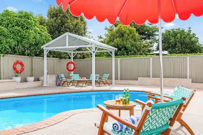 Image de Fraser Coast Modern Beach House 4br – King Bed, Pool, WiFi  Relax & Recharge