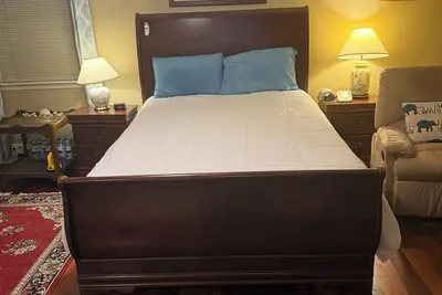 Image de Country living with everything nearby. Old Town Suwanee. Pet friendly. Fenced.