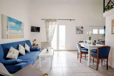 Image de Blue Wave : 🌊 Room on the Sea