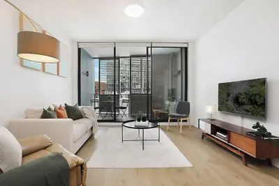 Image de Rare Find! Modern 2 Bdrm, 2 Bath, 1 Car in Central Sydney