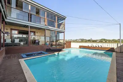 Image de Halls Head Hideaway with Pool – Near Beach & Town