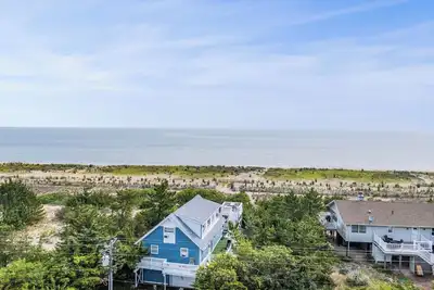 Image de 2024 S Bayshore Dr. - Bayfront Pet Friendly Home with amazing water views in a peaceful setting.