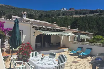 Rayo de Sol: Attractive vacation home with sea views in Moraira