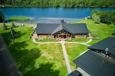 Image de Luxury Log Home villa right on the river in Sweden