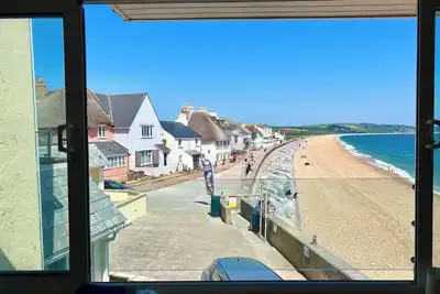 Image de ​Beachfront Cottage with Sea Views & Coastal Walks​