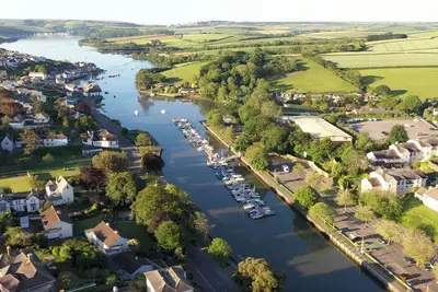 Image de Bright Bungalow Near Town & Estuary with parking
