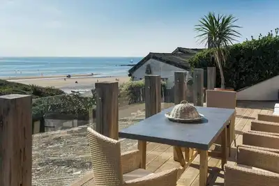 Image de Seafront Beach House with Panoramic Views