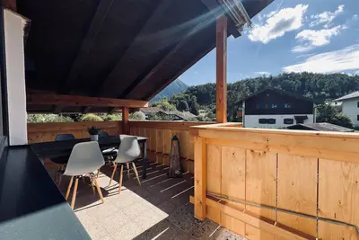 Cozy vacation apartment with balcony and mountain view
