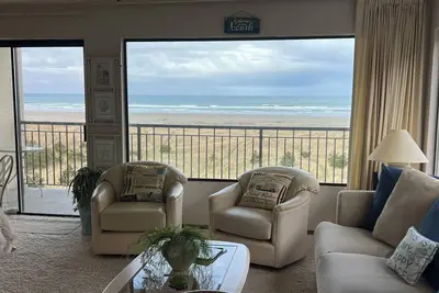 Image de Beachfront Condo 3rd Floor Corner Unit sleeps 4, Spectacular Panoramic Ocean Vie