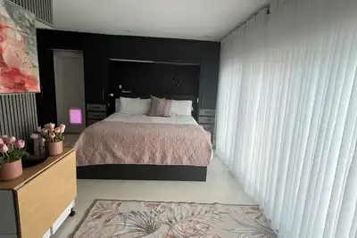 Image de Cozy Studio Just minutes from the Beach – Prime Pompano Location